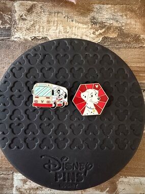 Disney 101 Dalmatians WAVE A Hidden Mickey Disney Trading Pins set of 2